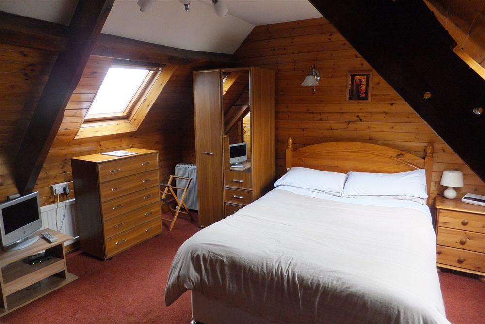 Old Castle Farm Guest House Брекон Экстерьер фото