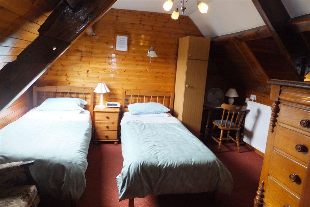 Old Castle Farm Guest House Брекон Экстерьер фото